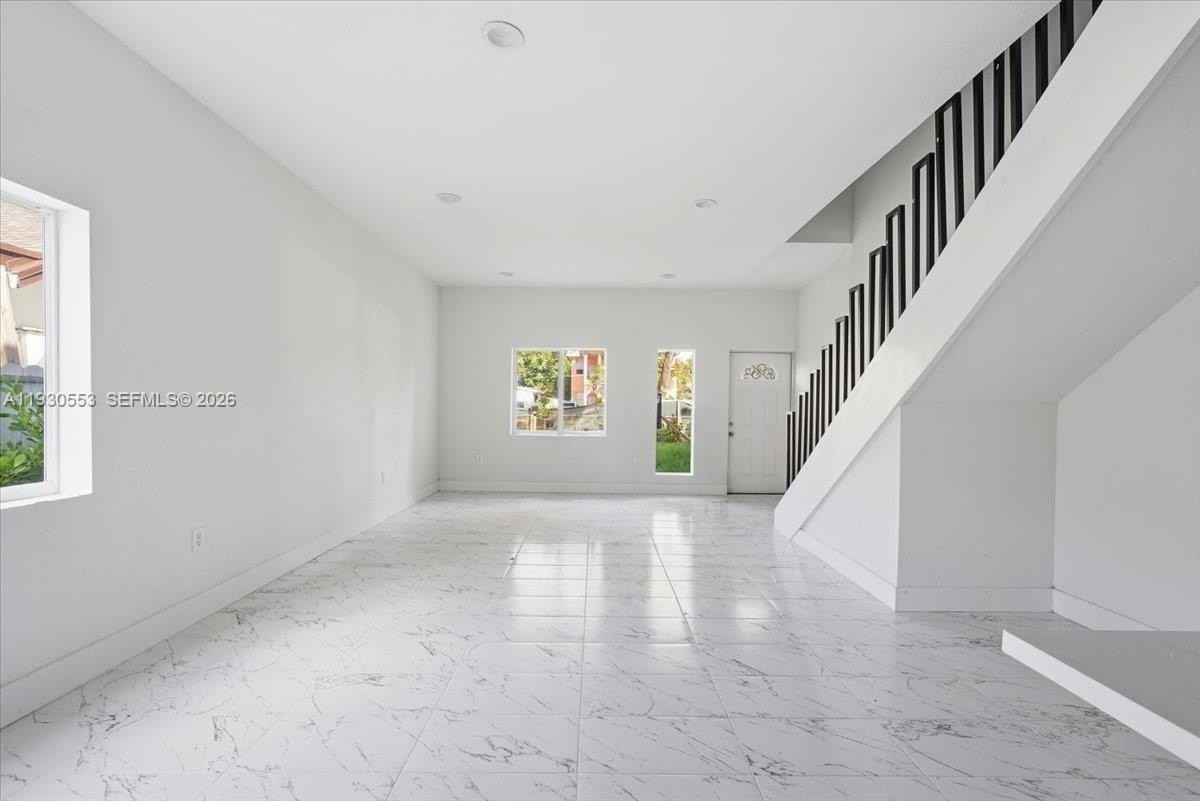 1126 Nw 28th St #1126 - Photo 2 of 26