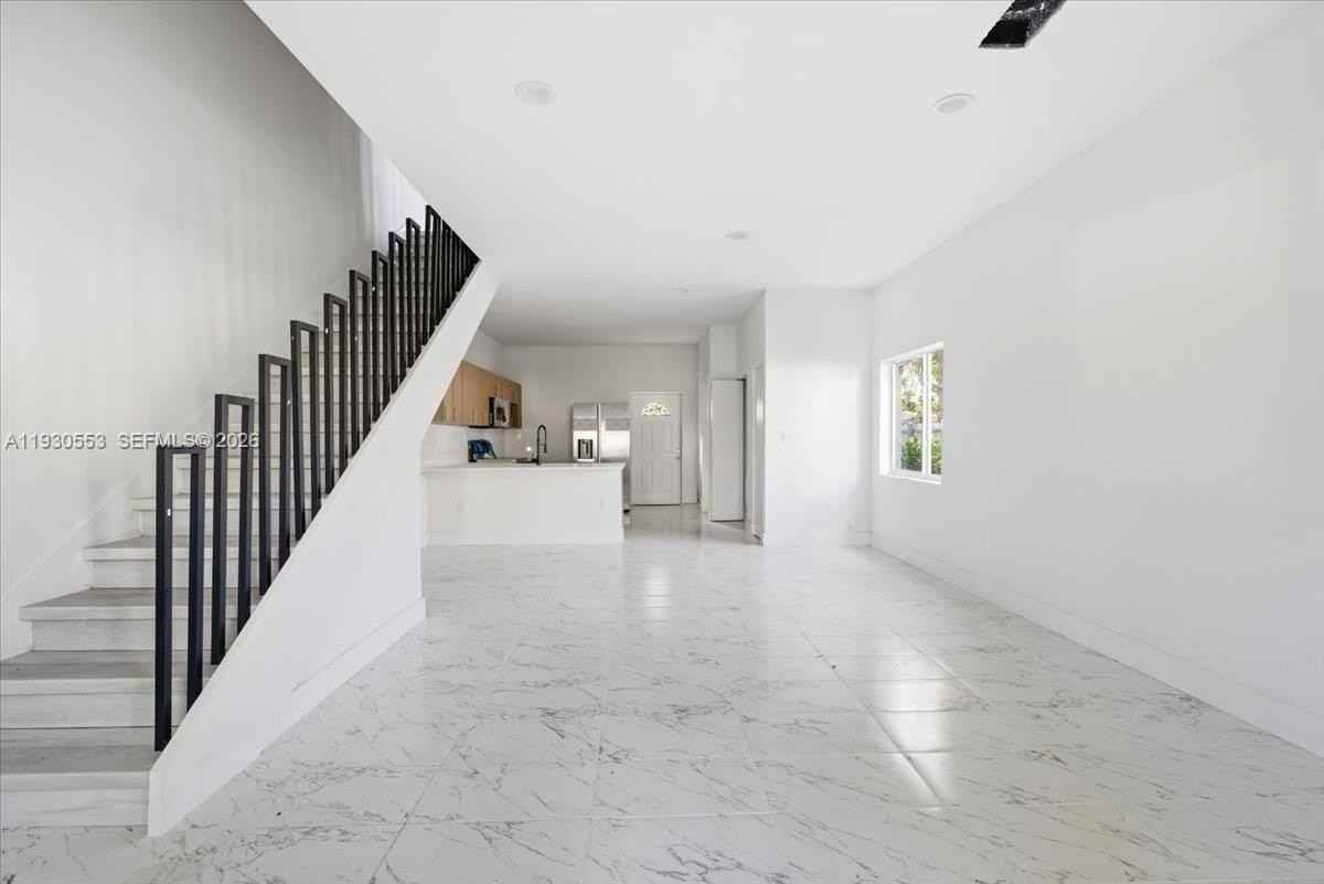 1126 Nw 28th St #1126 - Photo 3 of 26