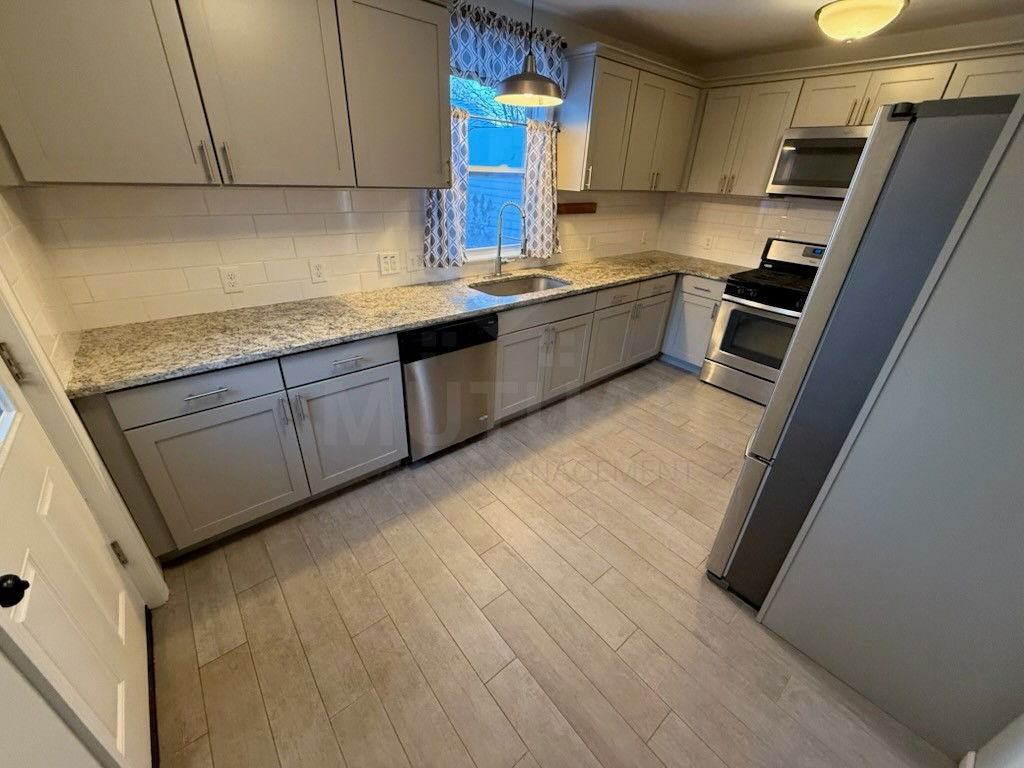 389 Channing St - Photo 4 of 8