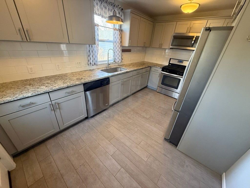 389 Channing St - Photo 5 of 8