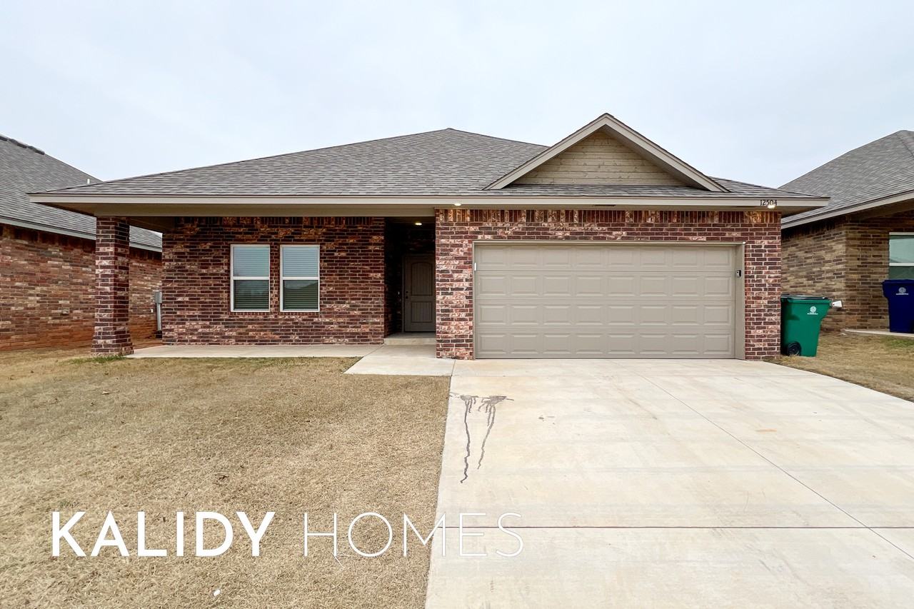 12504 Sw 12th St #1 - Photo 2 of 31