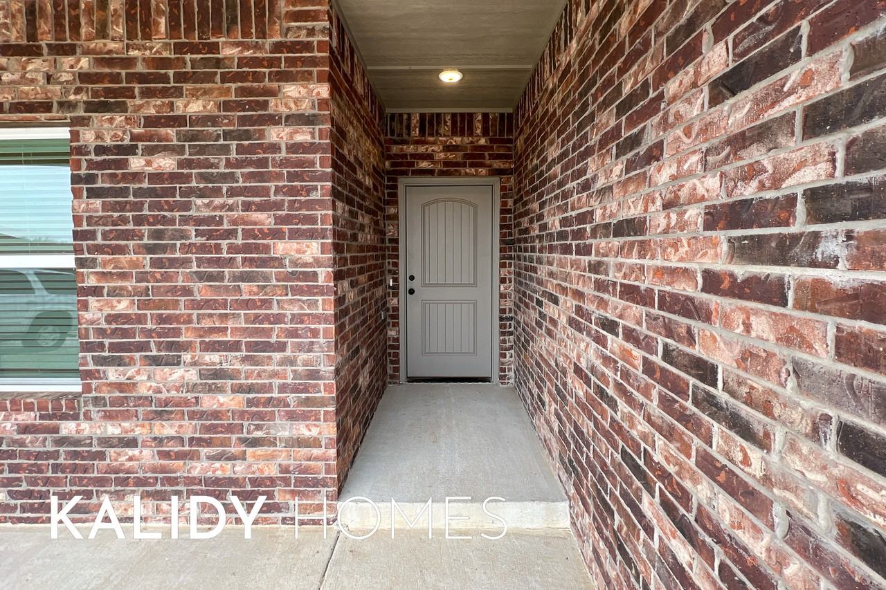 12504 Sw 12th St #1 - Photo 3 of 31