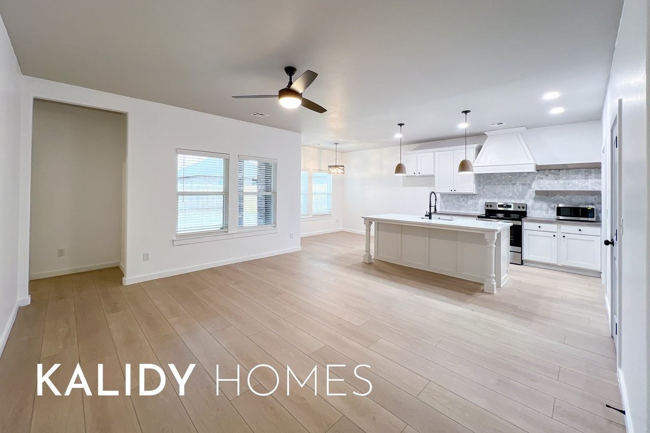 12504 Sw 12th St #1 - Photo 5 of 31