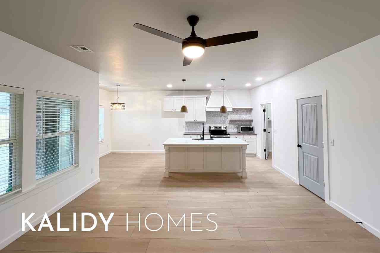 12504 Sw 12th St #1 - Photo 6 of 31