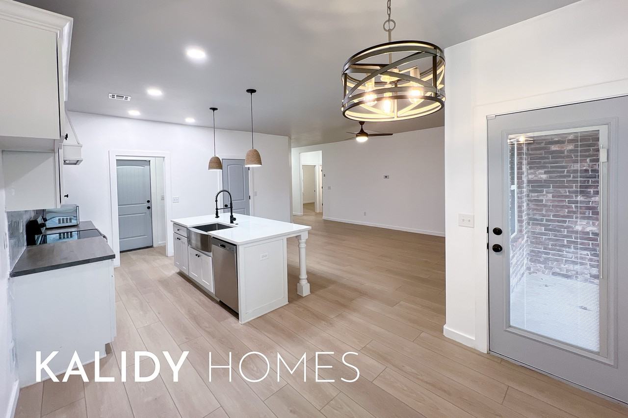 12504 Sw 12th St #1 - Photo 7 of 31