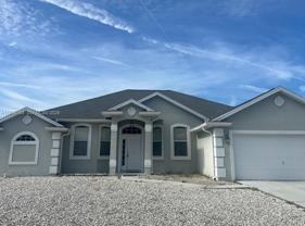 2050 Se Franciscan St - Photo 1 of 1