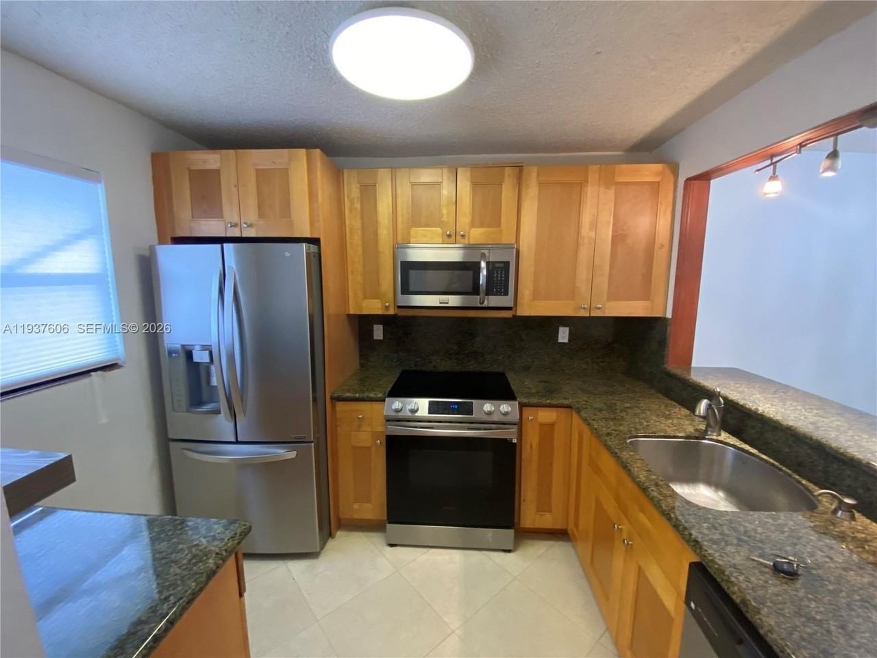 1740 Jefferson Ave #2 - Photo 4 of 10