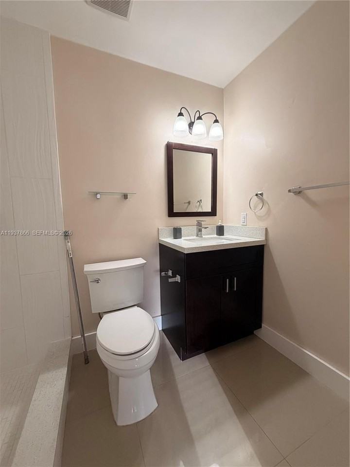 15337 Sw 62nd Ter #B - Photo 5 of 9