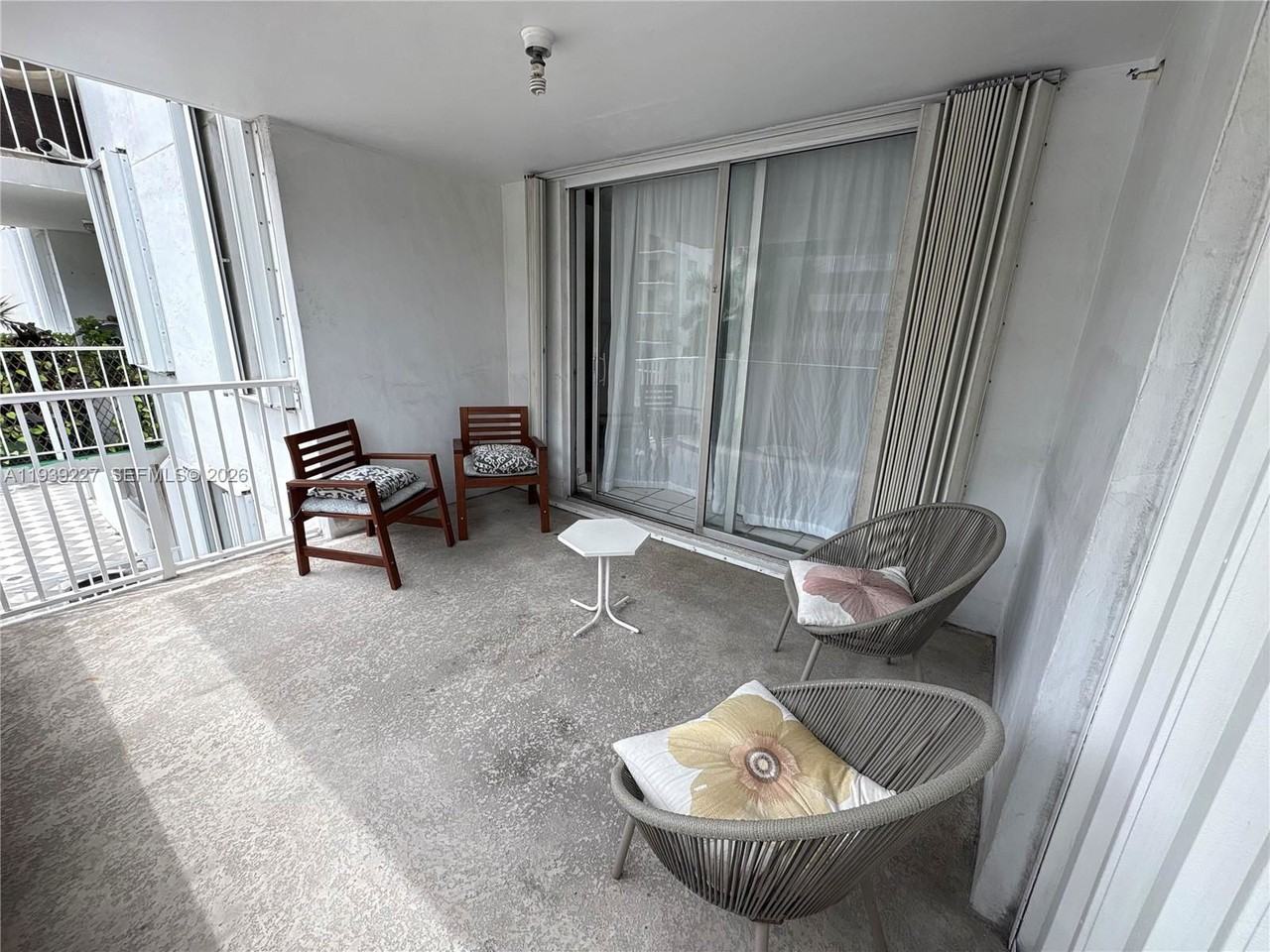 1331 Lincoln Rd #402 - Photo 7 of 8