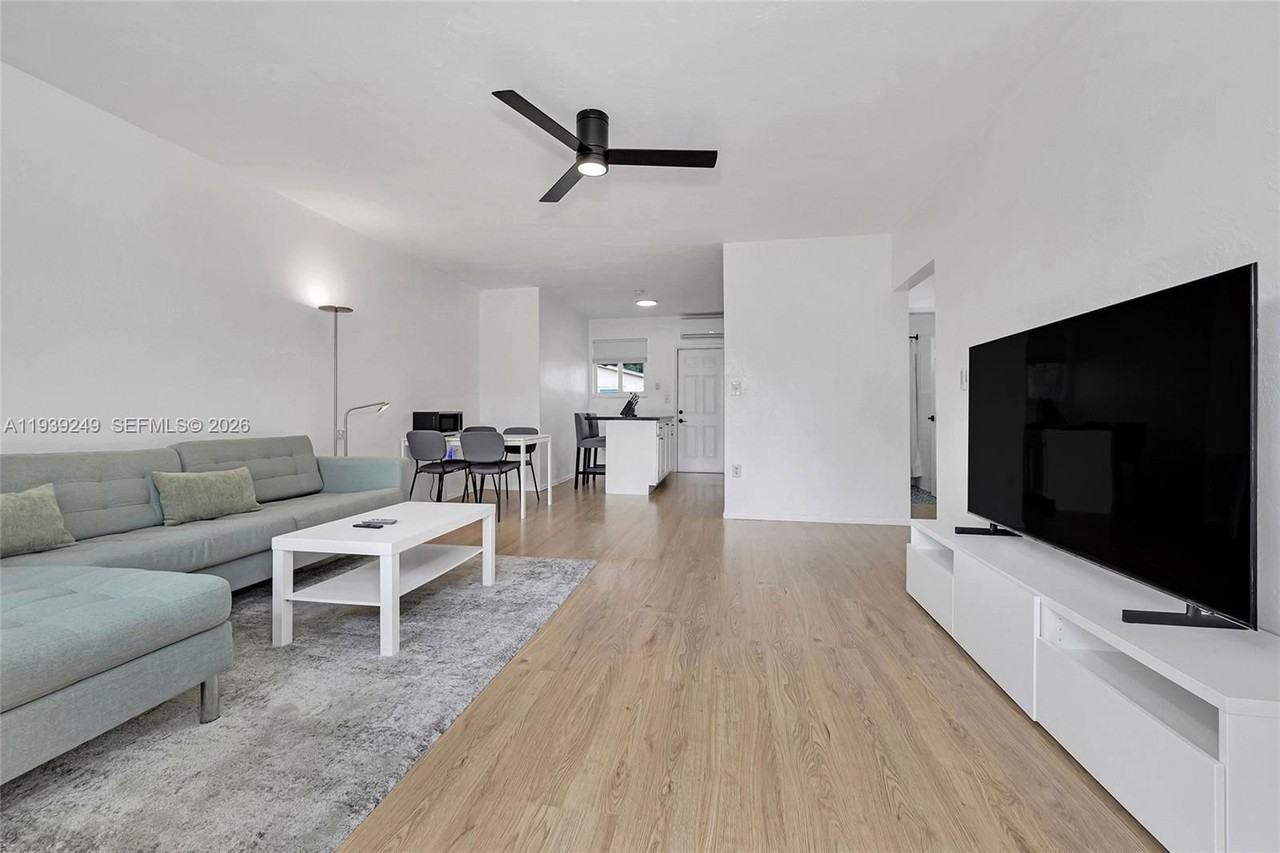 1001 Ne 110th St #1003 - Photo 5 of 7