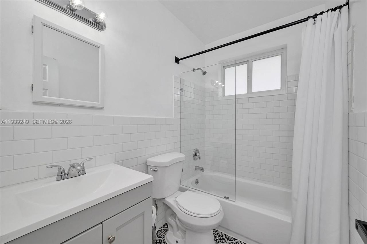 1001 Ne 110th St #1003 - Photo 6 of 7
