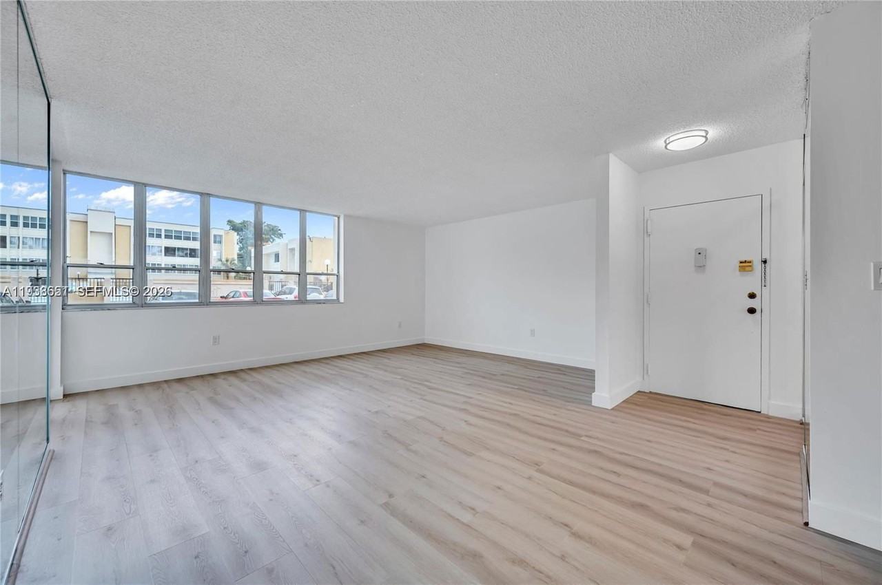 6861 Sw 147th Ave #1H - Photo 5 of 8