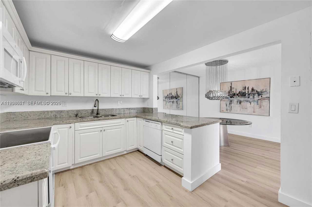 6861 Sw 147th Ave #1H - Photo 7 of 8