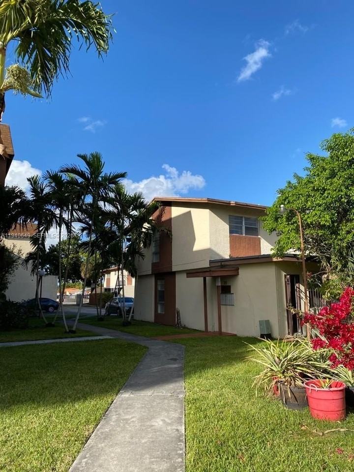 20 Sw 108th Ave #F7 - Photo 2 of 19