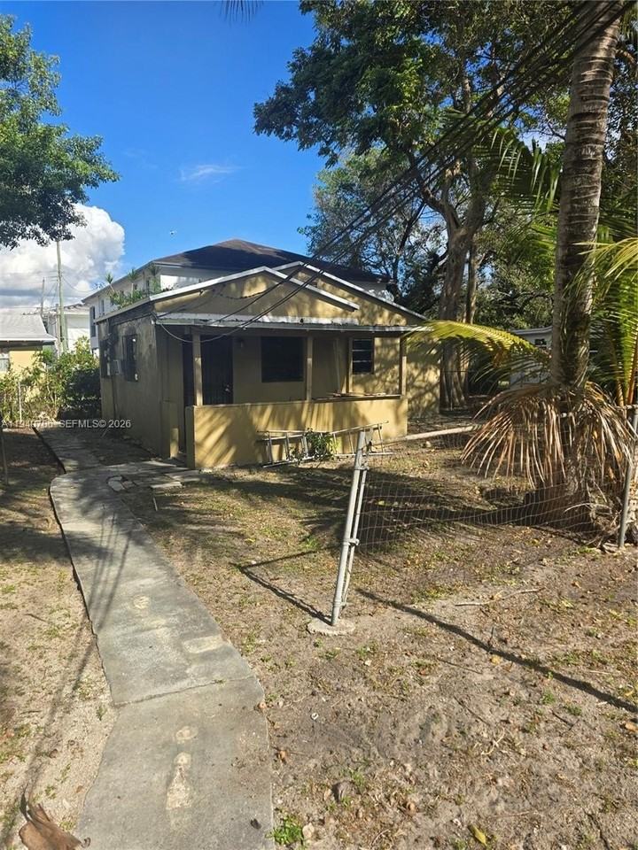 143 Nw 69th St #3 - Photo 2 of 7