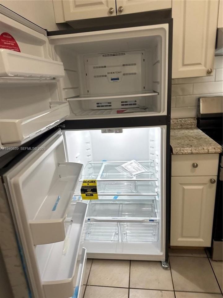 212 Ne 41st St #212 - Photo 7 of 23