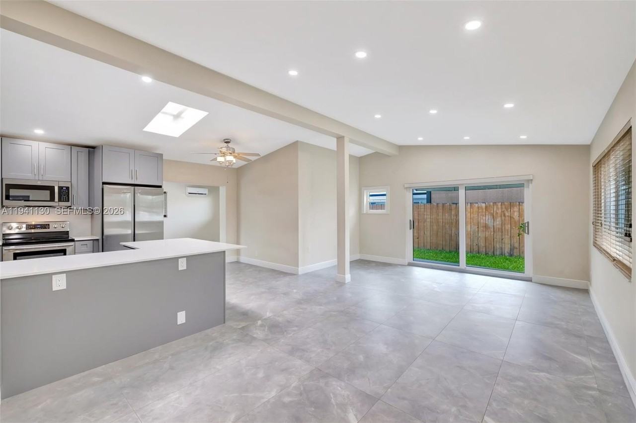 3480 Sw 20th St - Photo 5 of 42