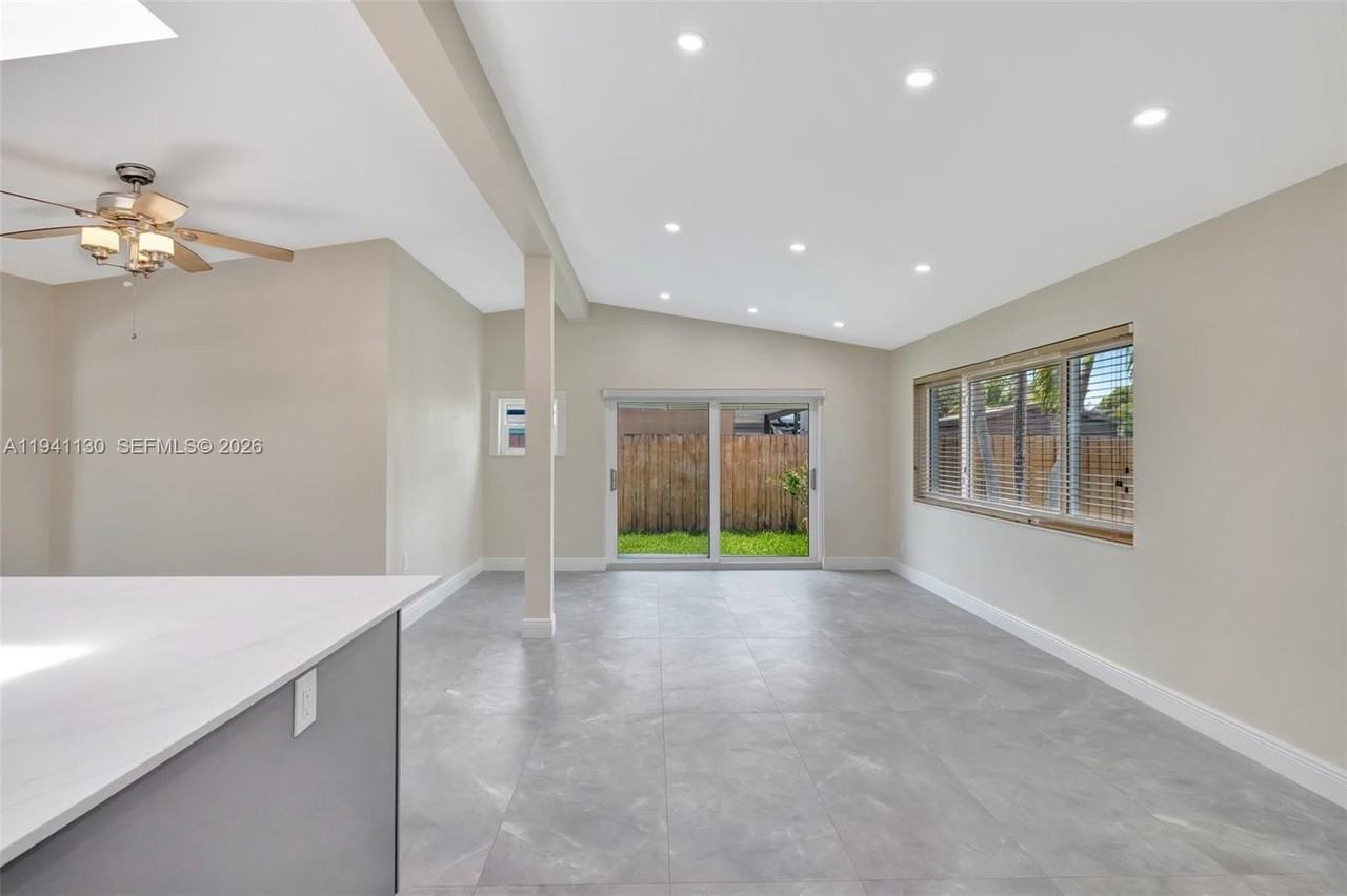 3480 Sw 20th St - Photo 6 of 42