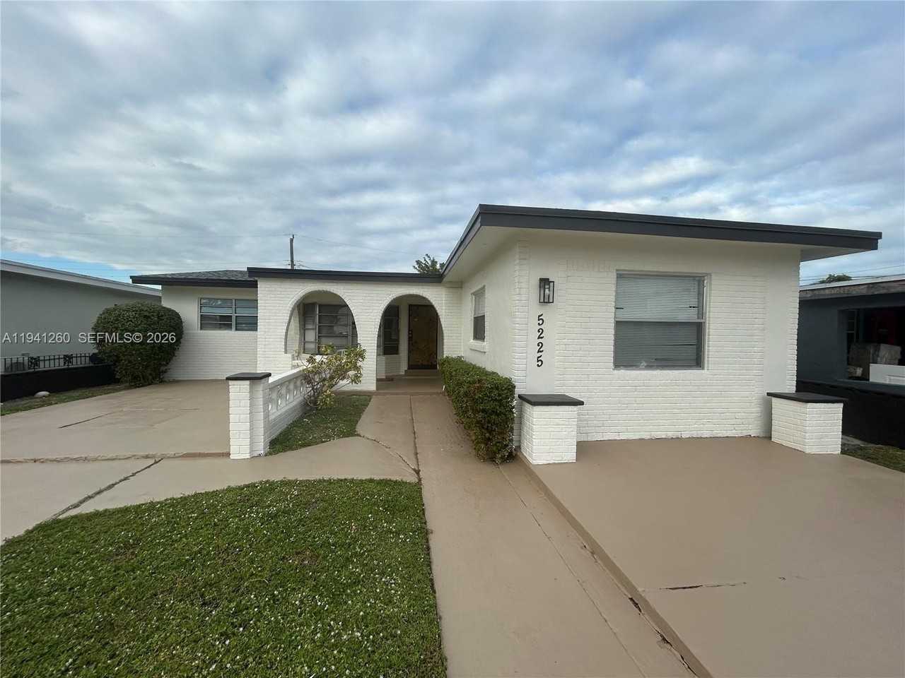 5225 Mayo St - Photo 2 of 17