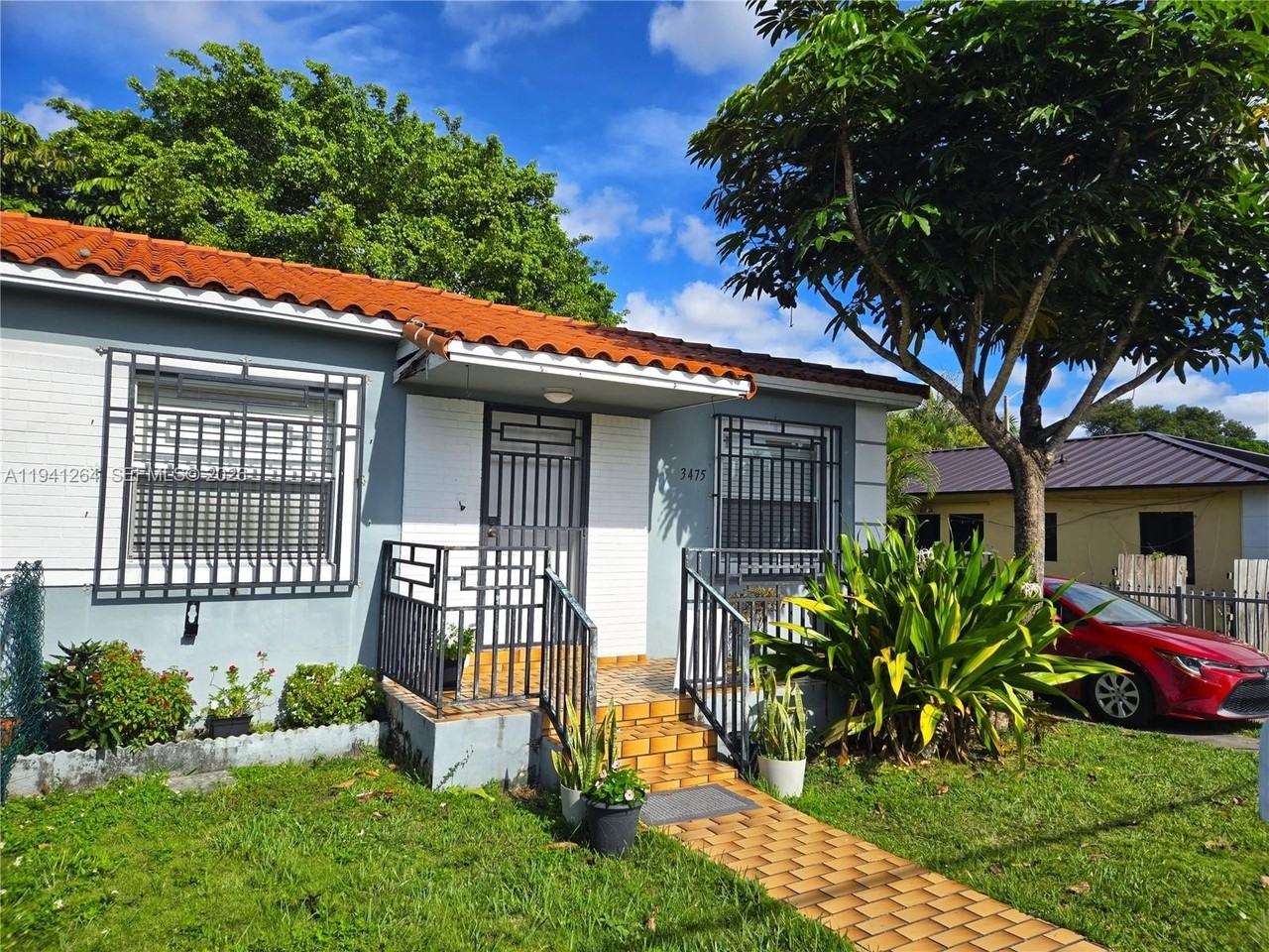 3475 Sw 27th St #3475 - Photo 2 of 8