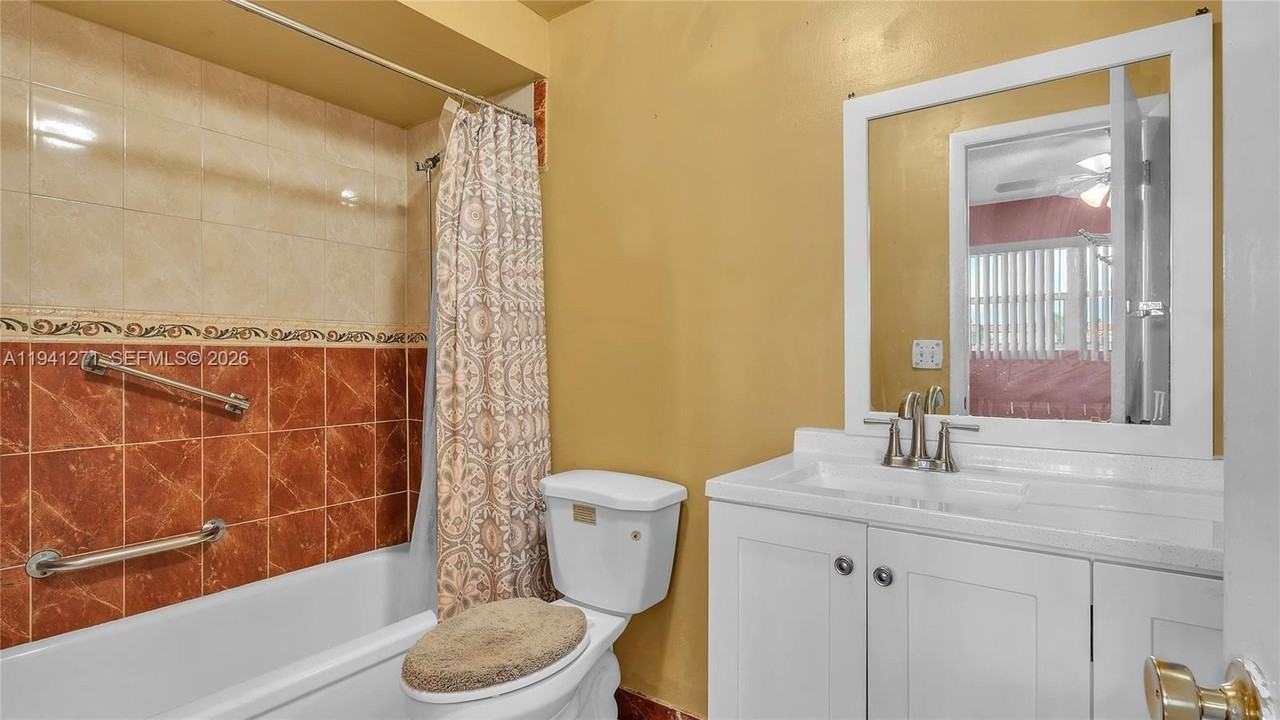 5041 W Oakland Park Blvd #303 - Photo 3 of 10