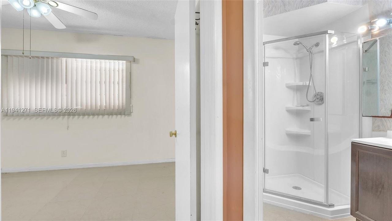 5041 W Oakland Park Blvd #303 - Photo 7 of 10