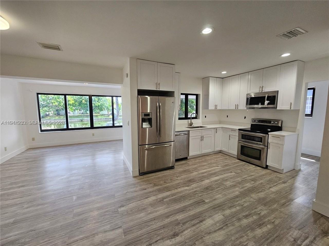 7908 Granada Blvd - Photo 3 of 24