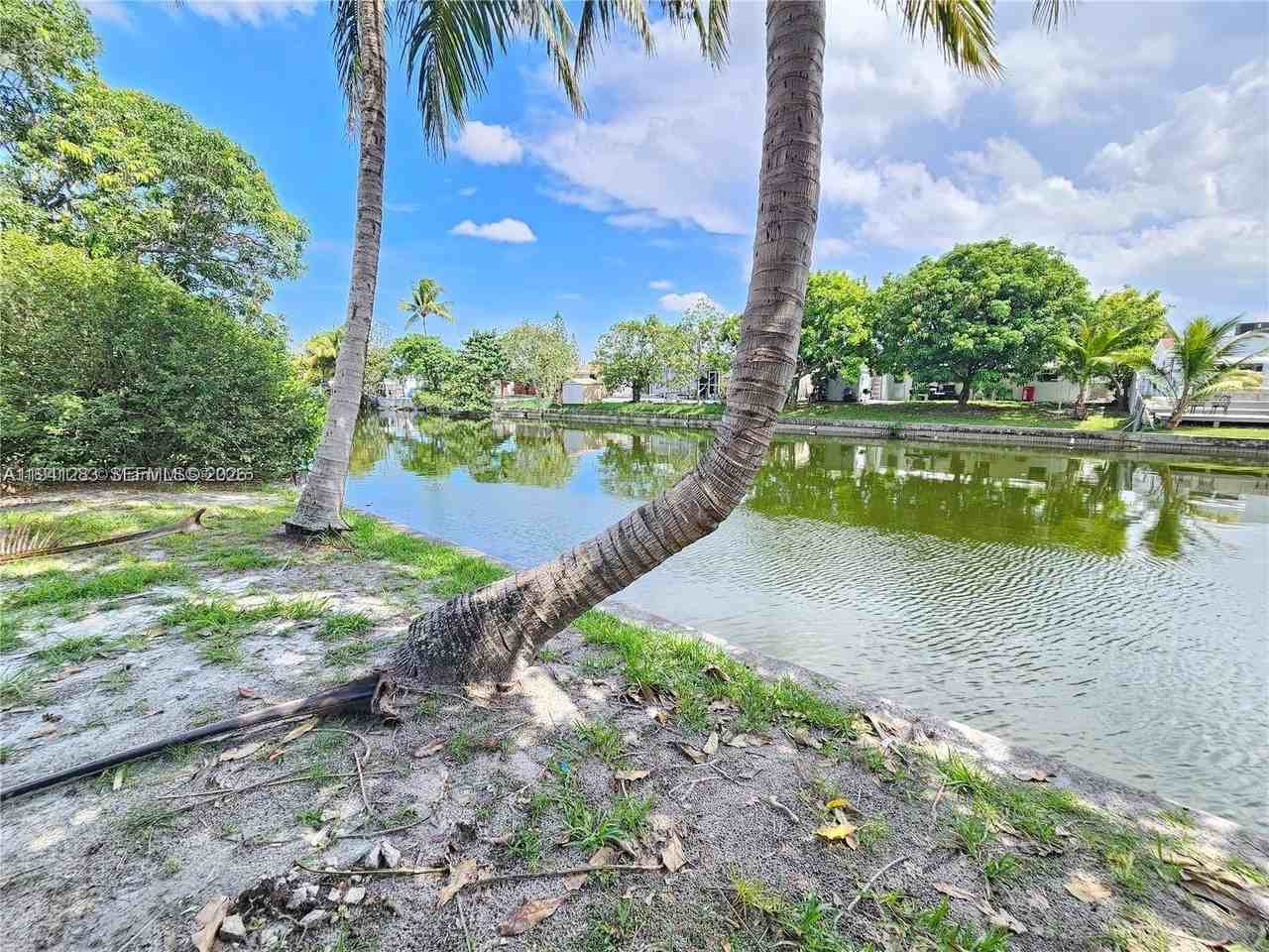 7908 Granada Blvd - Photo 4 of 24