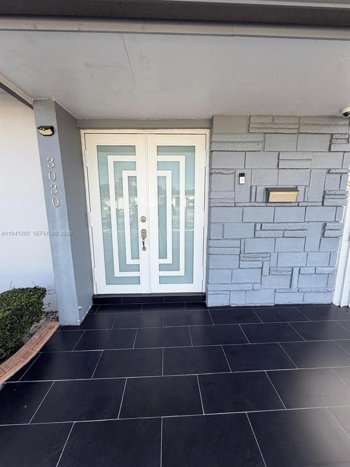 3030 Sw 96th Ave #0 - Photo 4 of 33