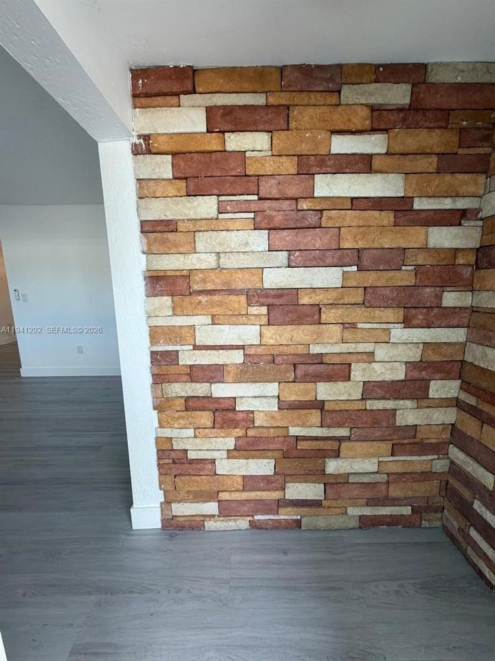 3030 Sw 96th Ave #0 - Photo 6 of 33