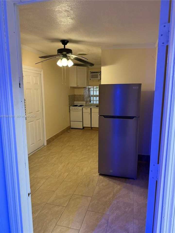 2101 Nw 105th Ter - Photo 2 of 10