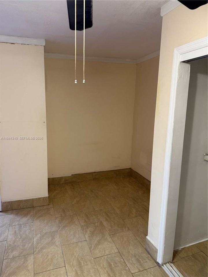 2101 Nw 105th Ter - Photo 3 of 10