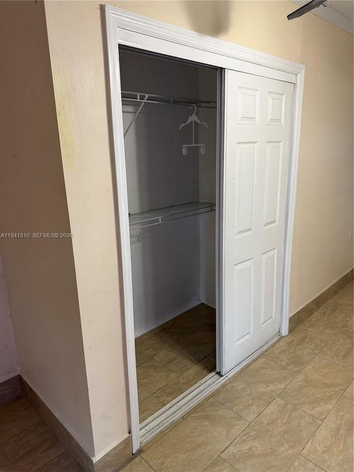 2101 Nw 105th Ter - Photo 4 of 10