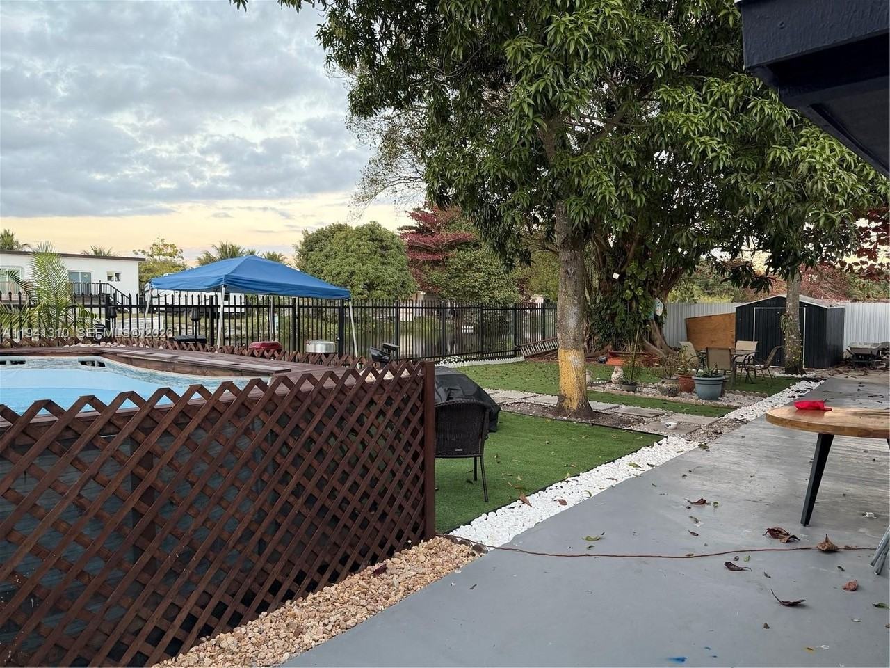 2101 Nw 105th Ter - Photo 7 of 10