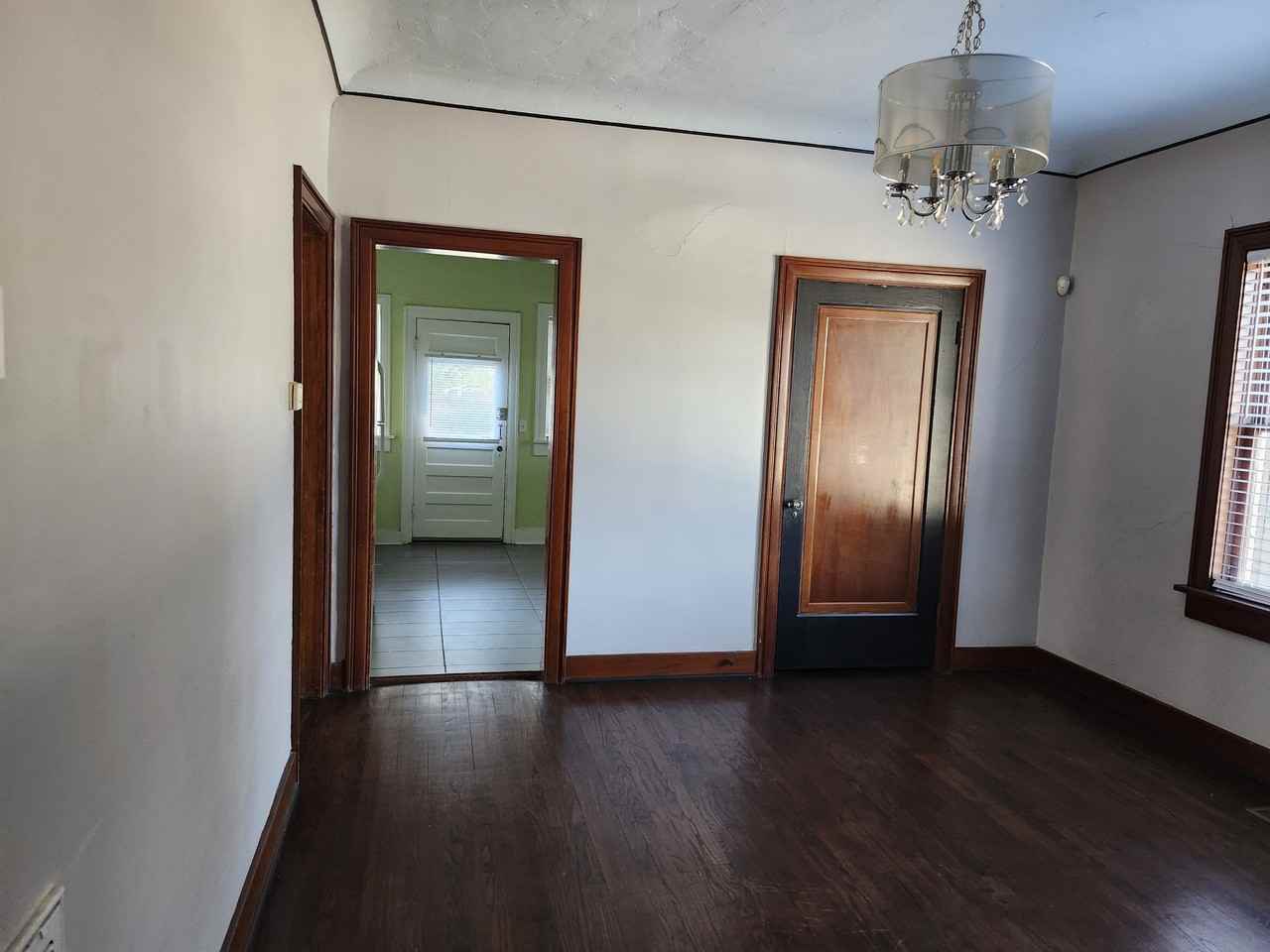 1008 Nw 34th St #1 - Photo 3 of 9