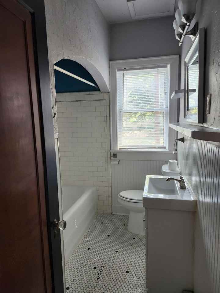 1008 Nw 34th St #1 - Photo 5 of 9