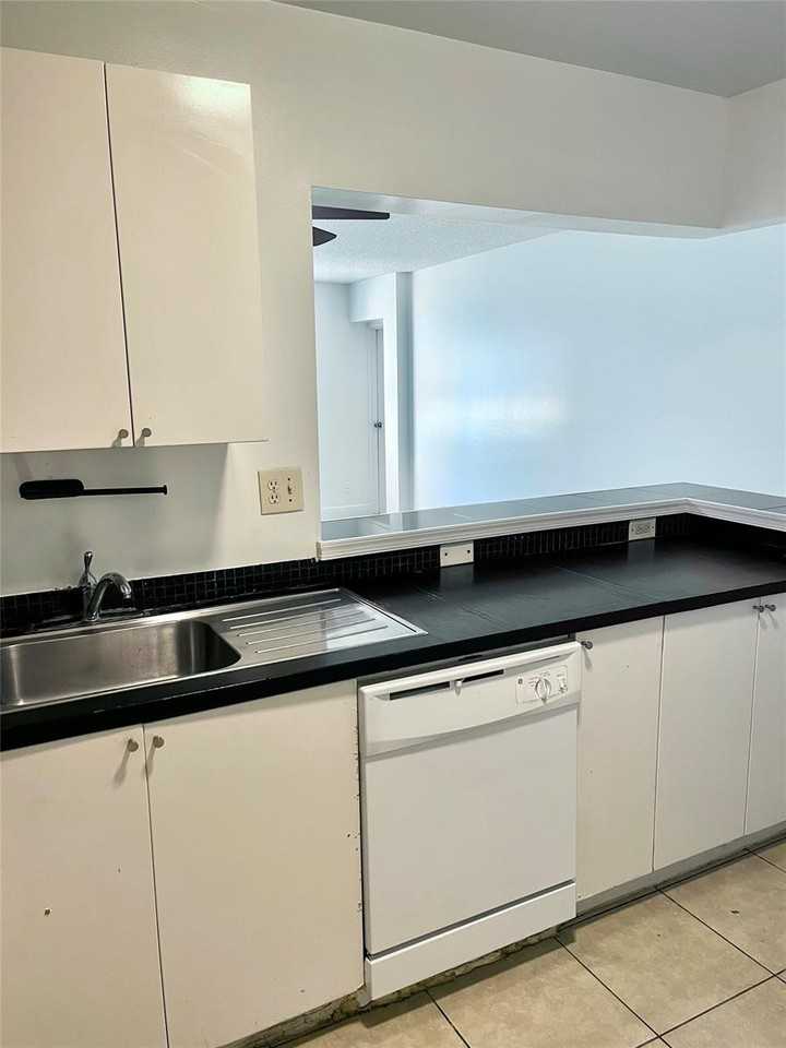 4394 Nw 9th Ave #21-2A - Photo 3 of 8