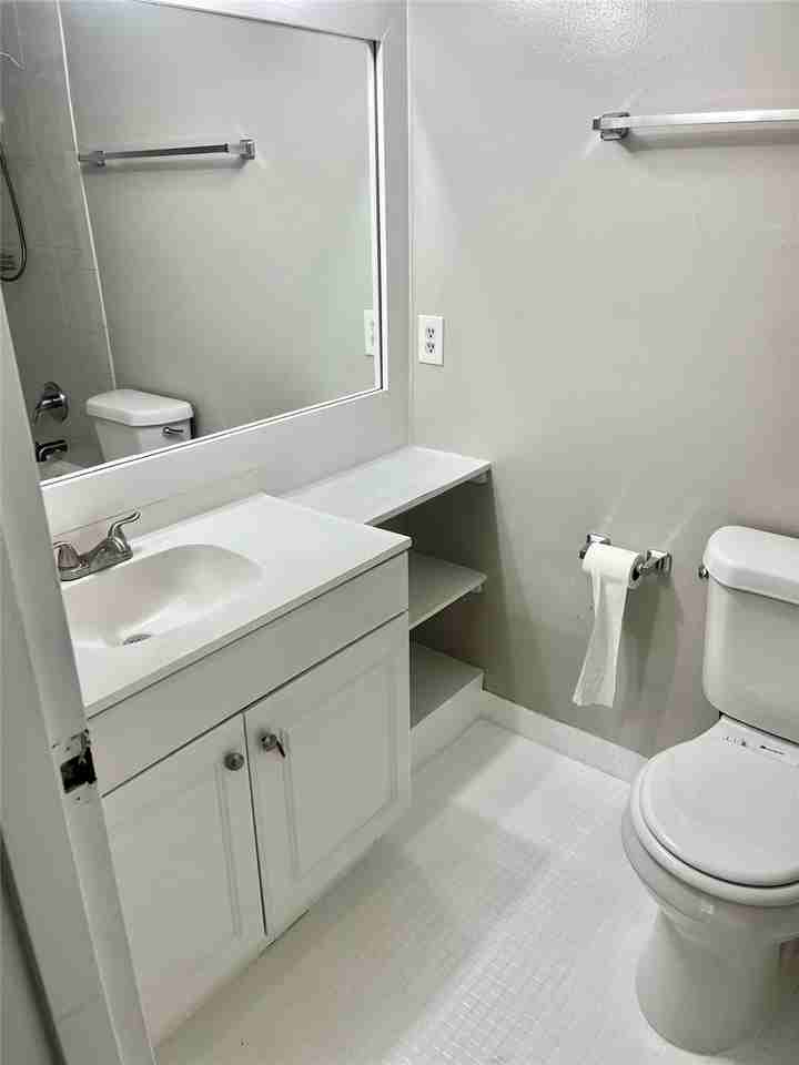 4394 Nw 9th Ave #21-2A - Photo 6 of 8