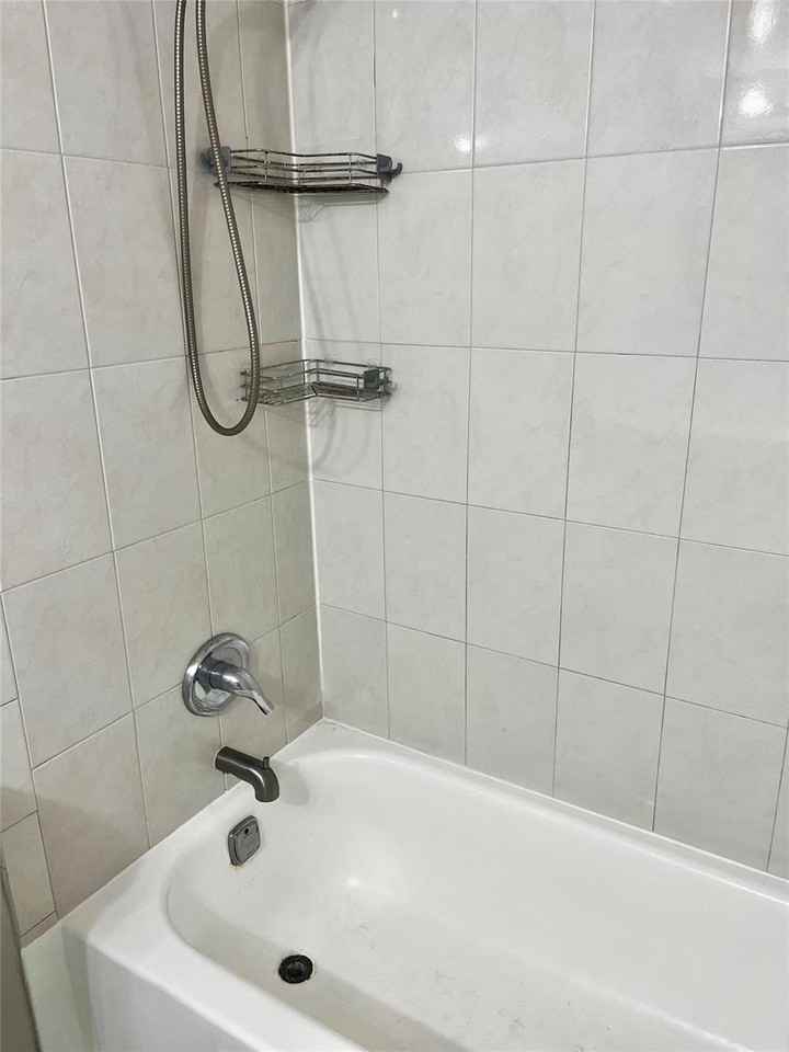 4394 Nw 9th Ave #21-2A - Photo 7 of 8