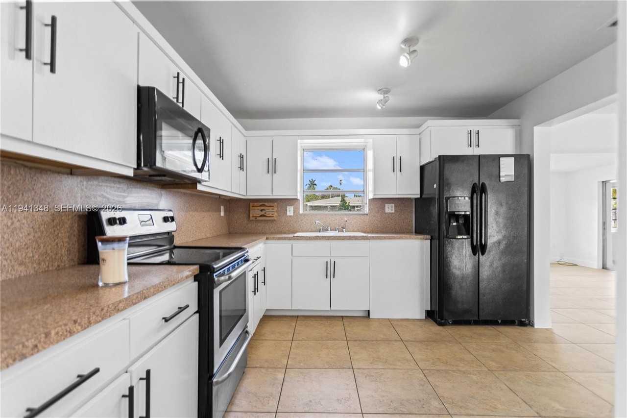 3253 Pierce St #0 - Photo 4 of 50