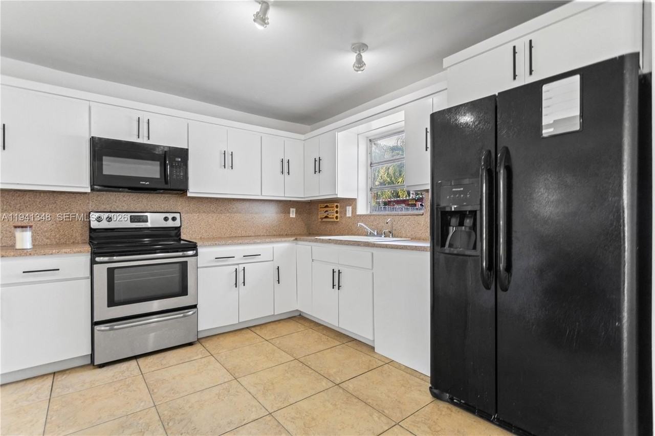 3253 Pierce St #0 - Photo 5 of 50