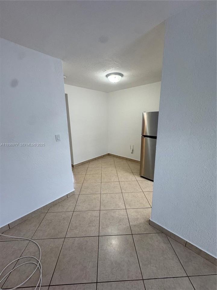 1625 Dewey St #2 - Photo 3 of 8