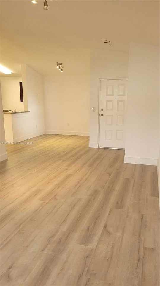 2851 N Oakland Forest Dr #210 - Photo 5 of 8