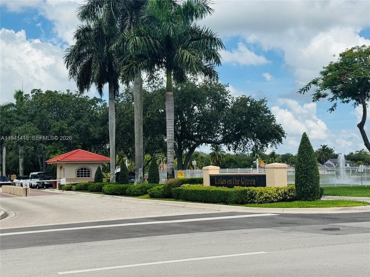 8826 Nw 189th Ter - Photo 7 of 37