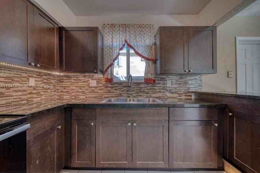 12220 Ne Miami Pl - Photo 4 of 33