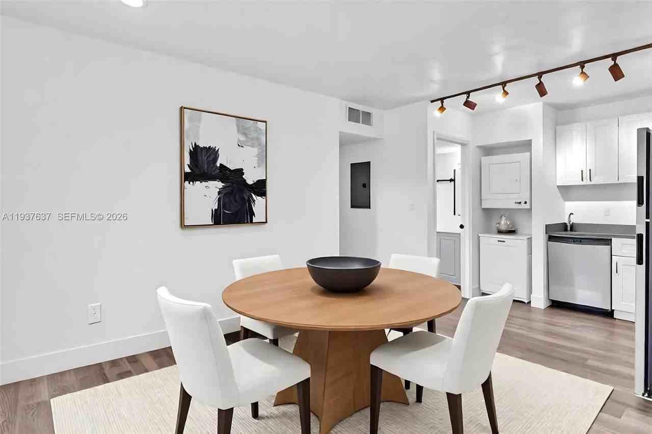 801 Sw 15th Ave #30 - Photo 3 of 6