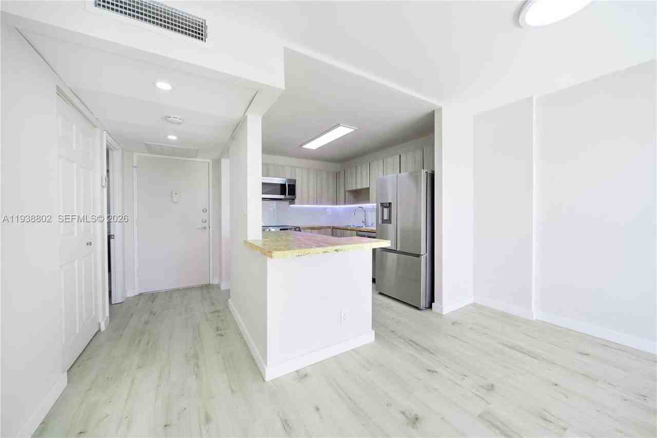 2731 Taft St #207 - Photo 2 of 8