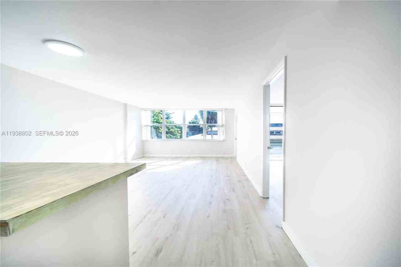 2731 Taft St #207 - Photo 3 of 8