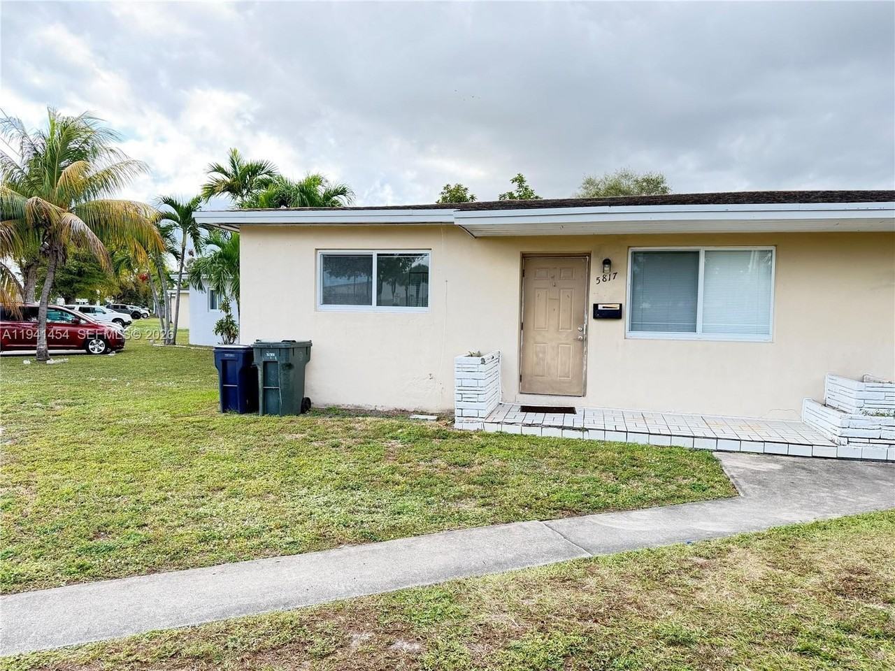 5817 Nw 37th St #5817 - Photo 2 of 13