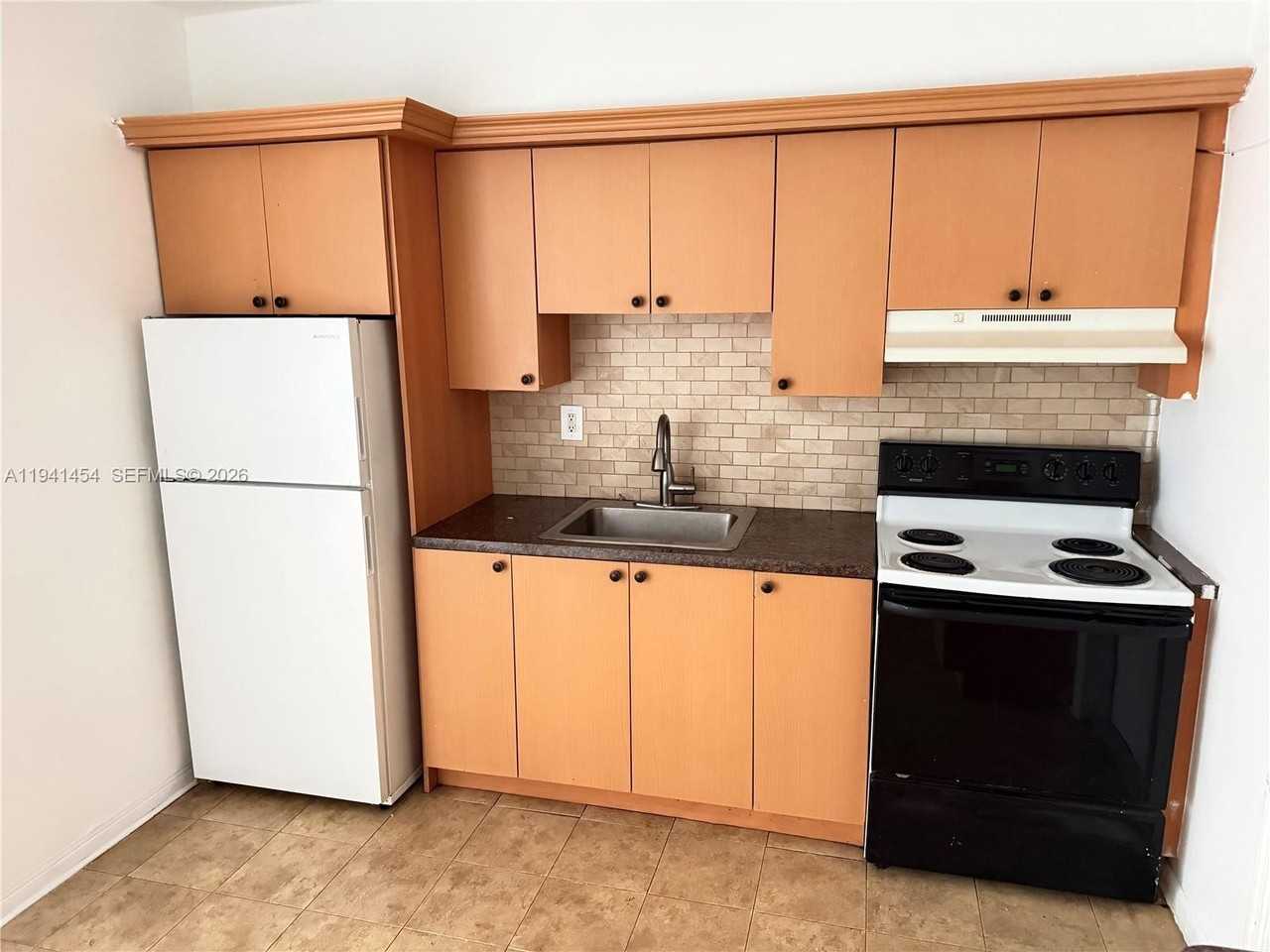 5817 Nw 37th St #5817 - Photo 6 of 13